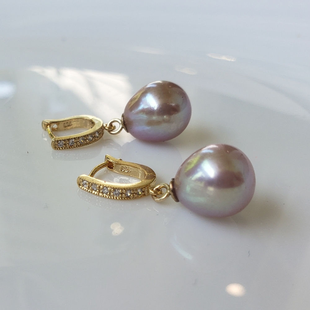 Edison Pearl huggies earrings brand new!